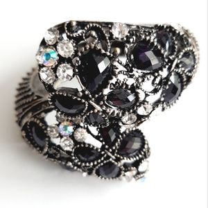 🎁**Free Gift w Purchase**Hinged Bracelet